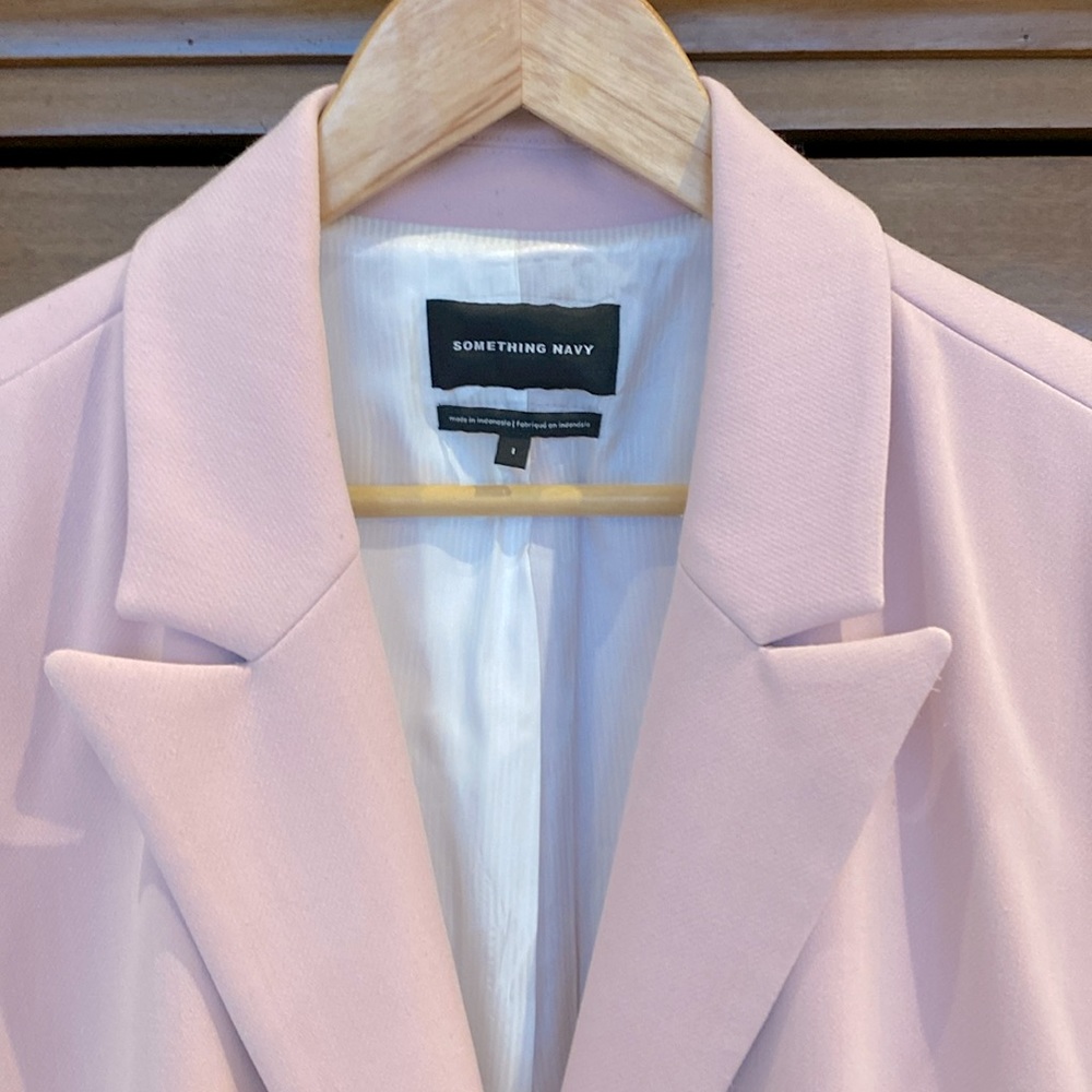 Light pink blazer, thigh length, size large